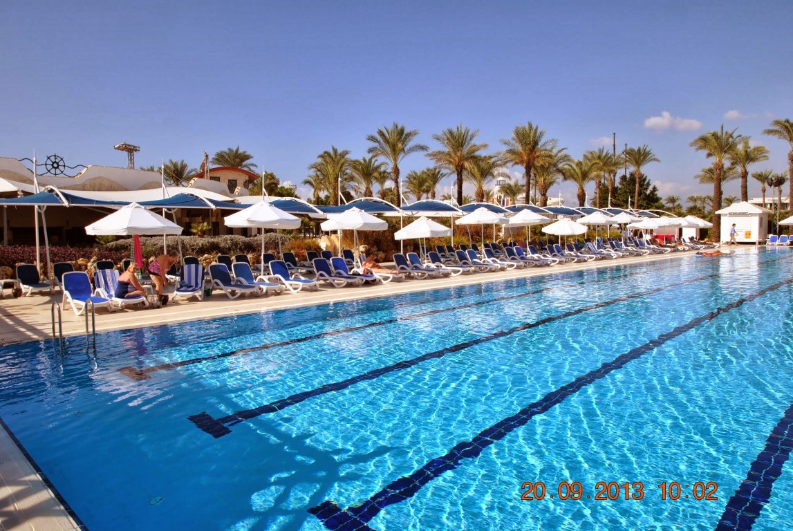 imagini hotel TITANIC LARA